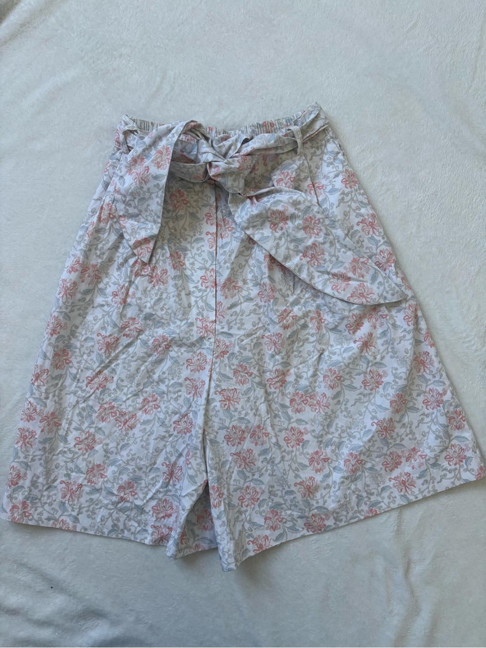 Vintage Floral Tie-Waist Women’s Shorts